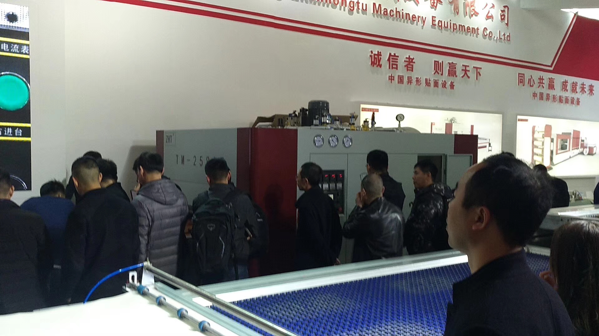 vacuum membrane press supplier ZHT
